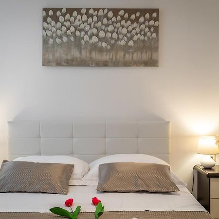 Studio Apartment La Luna Split Exterior foto